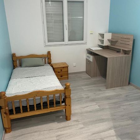 느베르 Une Maison Equipee Et Simple. 빌라 외부 사진