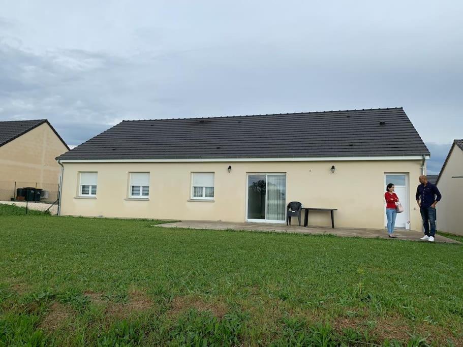 느베르 Une Maison Equipee Et Simple. 빌라 외부 사진