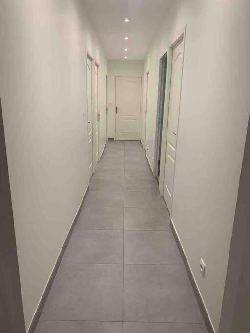 느베르 Une Maison Equipee Et Simple. 빌라 외부 사진