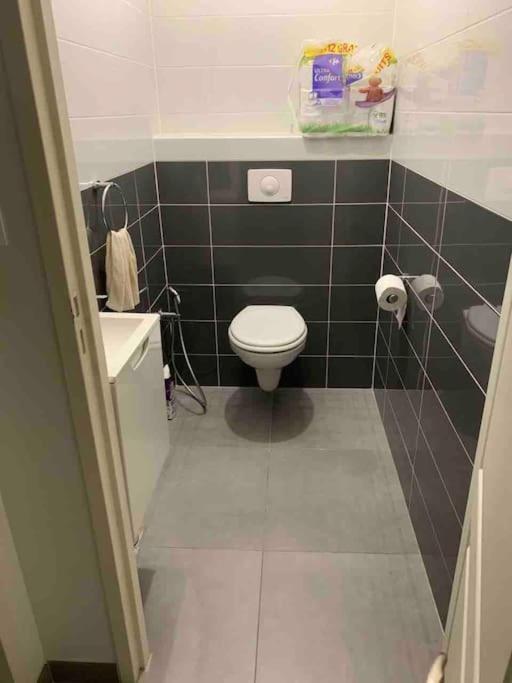 느베르 Une Maison Equipee Et Simple. 빌라 외부 사진